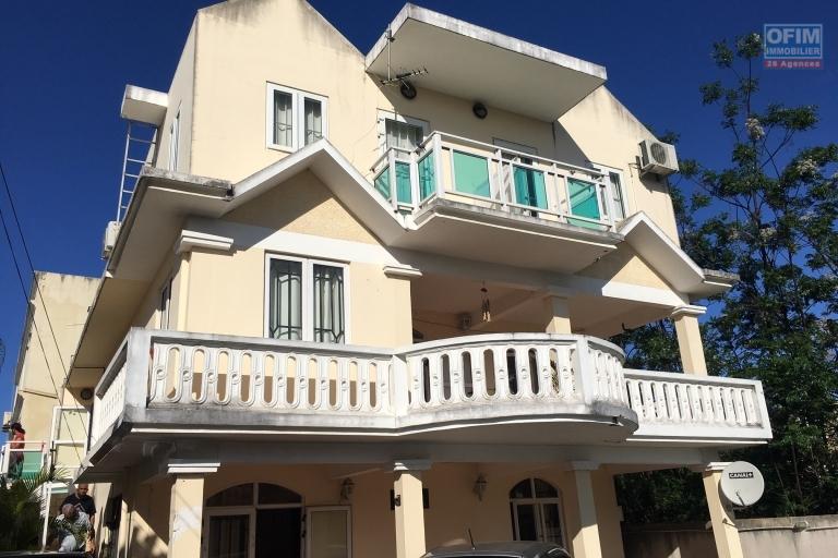 For sale 2 bedroom apartment plus office and terrace in a 4-unit house in Pereybere.