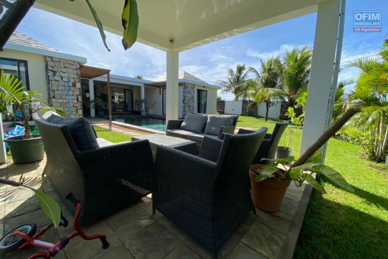 For resale a very beautiful villa accessible for purchase to foreigners and Mauritians in Cap Malheureux offering a permanent residence permit to the whole family.