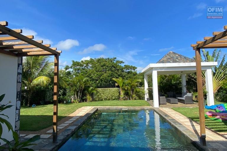 For resale a very beautiful villa accessible for purchase to foreigners and Mauritians in Cap Malheureux offering a permanent residence permit to the whole family.