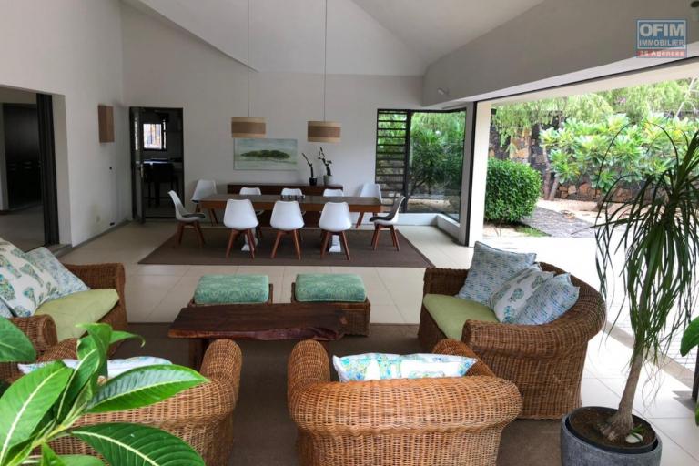 Tamarin for rent beautiful villa ideally located with 4 bedrooms, swimming pool, double garage and a huge plot of land of 4000m2.