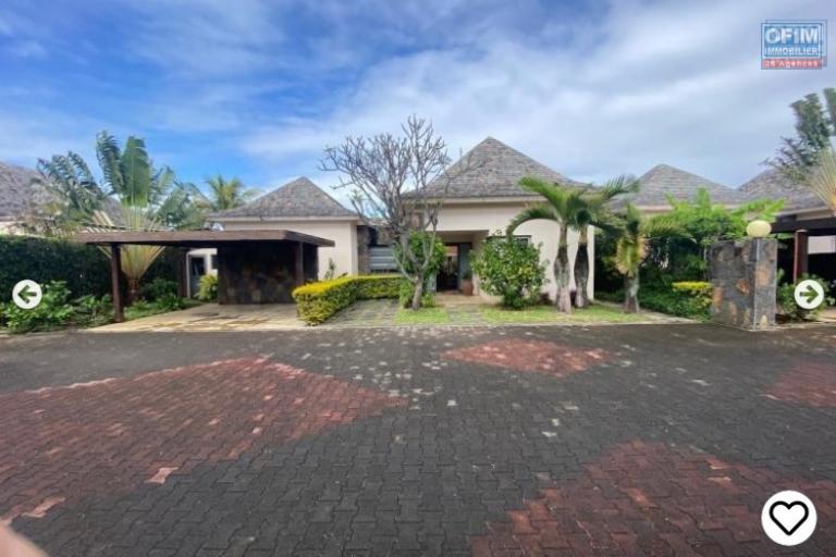 For sale a villa in a small complex of 8 villas under RES status eligible for purchase to Mauritians and foreigners with a permanent residence permit in the Grand Baie region on the north coast.