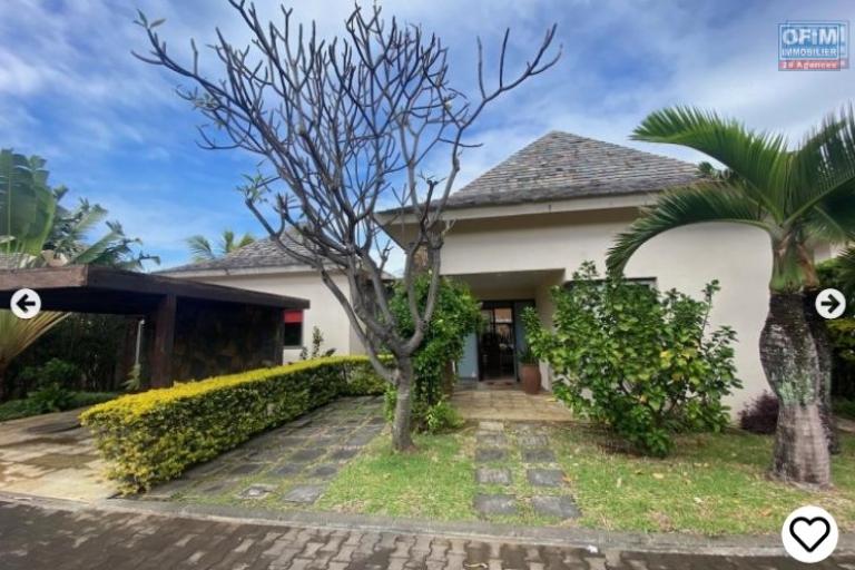 For sale a villa in a small complex of 8 villas under RES status eligible for purchase to Mauritians and foreigners with a permanent residence permit in the Grand Baie region on the north coast.