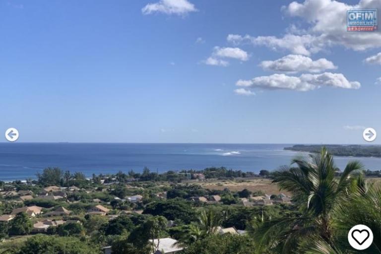 Tamarin for sale and accessible to foreigners, luxury 3 bedroom apartment with a small private swimming pool, garage and store. The elegant, modern apartment with a breathtaking view. With different facilities near the residence