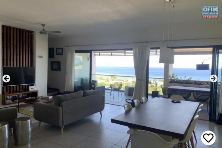 Tamarin for sale and accessible to foreigners, luxury 3 bedroom apartment with a small private swimming pool, garage and store. The elegant, modern apartment with a breathtaking view. With different facilities near the residence