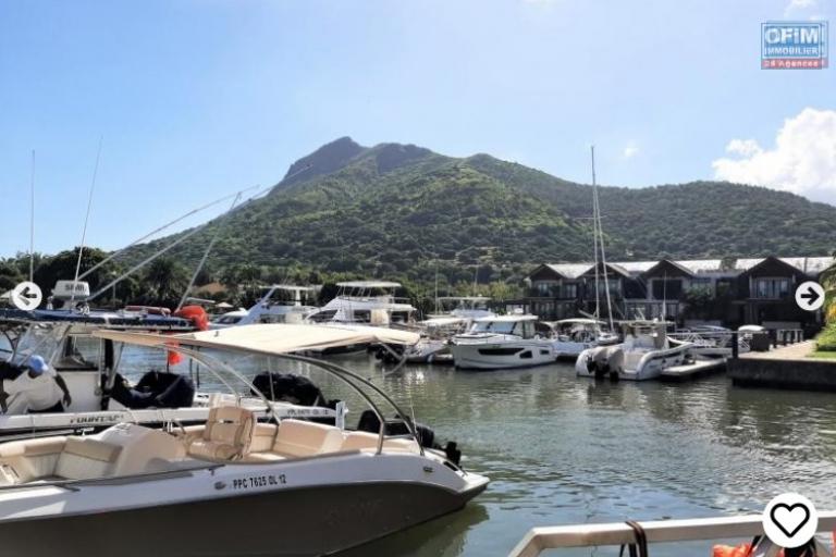 Rivière-Noire for sale comfortable 5 bedroom RES villa, right on the water, located in the only residential marina on the island, accessible to Mauritians and foreigners.