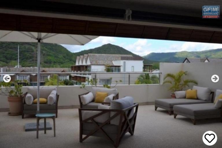 Rivière-Noire for sale comfortable 5 bedroom RES villa, right on the water, located in the only residential marina on the island, accessible to Mauritians and foreigners.