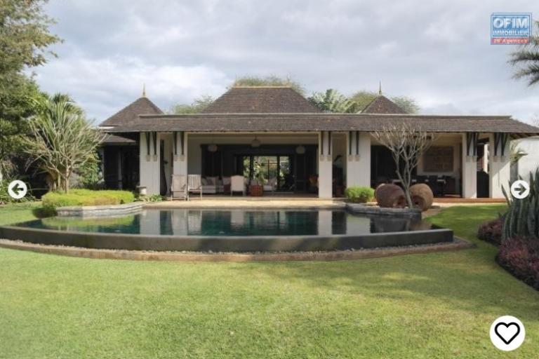 Tamarin luxurious IRS villa on a golf course 2 steps from the beach, accessible to Mauritians and foreigners.