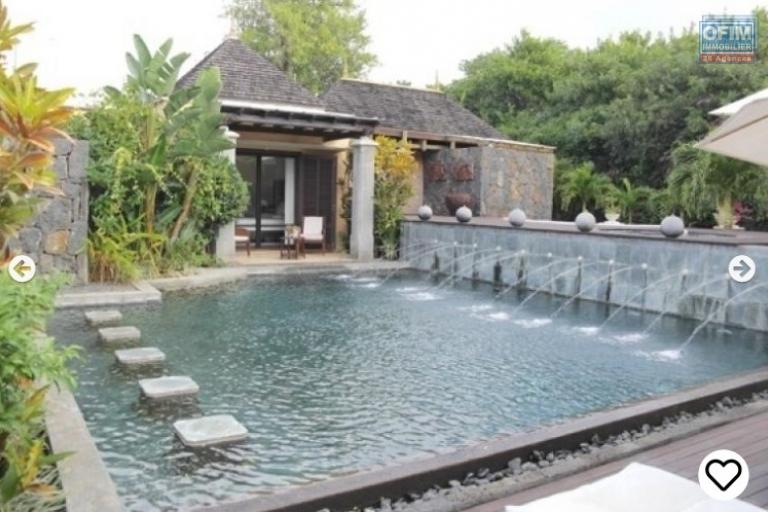 Tamarin luxurious IRS villa on a golf course 2 steps from the beach, accessible to Mauritians and foreigners.