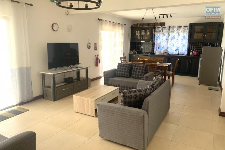 Flic en Flac for rent magnificent 3 bedroom apartment in the city center with swimming pool, elevator and covered parking.