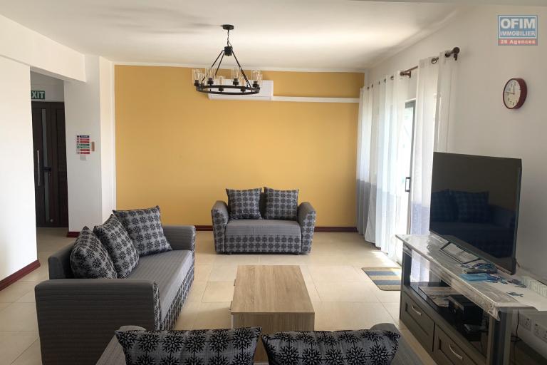 Flic en Flac for rent magnificent 3 bedroom apartment in the city center with swimming pool, elevator and covered parking.