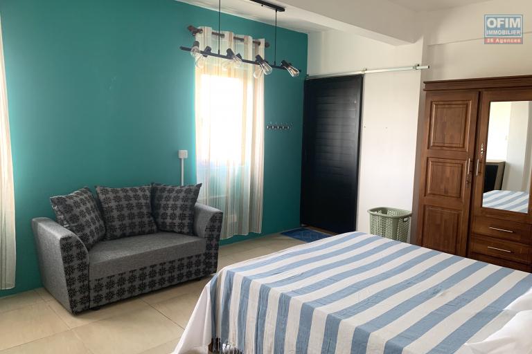 Flic en Flac for rent magnificent 3 bedroom apartment in the city center with swimming pool, elevator and covered parking.