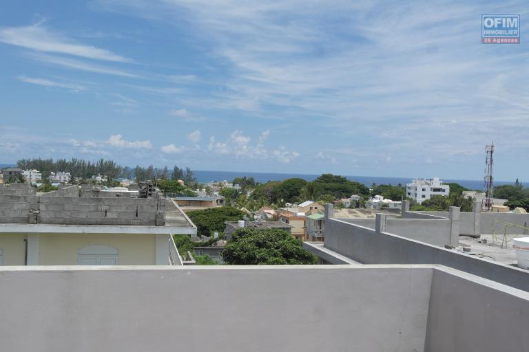 Flic en Flac rental of a duplex villa 3 air-conditioned bedrooms 5 minutes from the beach and shops  in a quiet area