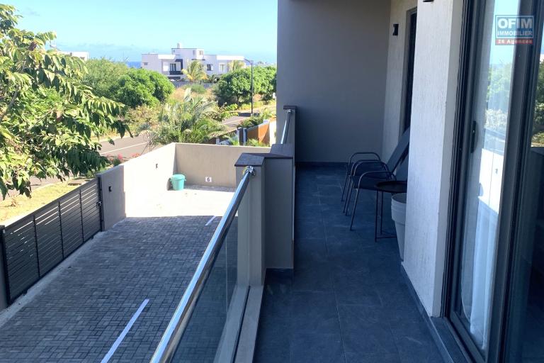  Flic en Flac for rent, magnificent and recent 3 bedroom apartment with roof terrace, breathtaking view, swimming pool and parking.