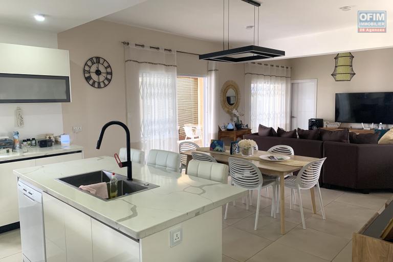 Albion for sale beautiful and recent 2 bedroom villa with garage located in a quiet residential area