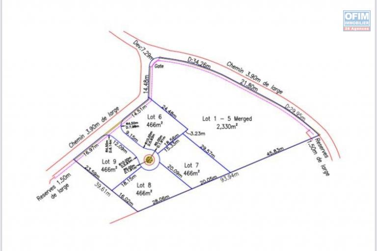 For sale a fenced plot of 466 m2 in Pereybère.