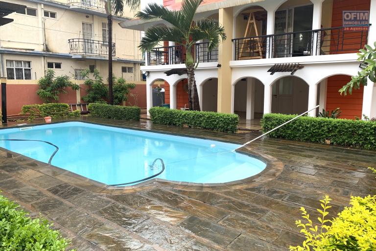 Flic En Flac, for rent, lovely three-bedroom apartment with swimming pool located in a quiet, secure residence.