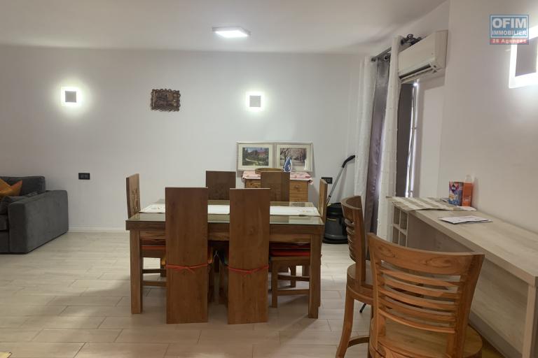 Flic En Flac, for rent, lovely three-bedroom apartment with swimming pool located in a quiet, secure residence.