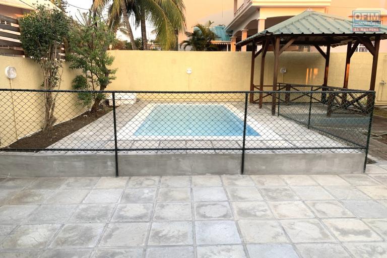  Flic en Flac for rent pleasant 3 bedroom villa with swimming pool located in a quiet residential area 5 minutes from the beach and quiet shops.