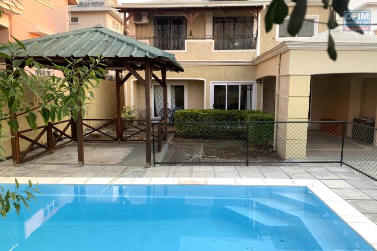  Flic en Flac for rent pleasant 3 bedroom villa with swimming pool located in a quiet residential area 5 minutes from the beach and quiet shops.