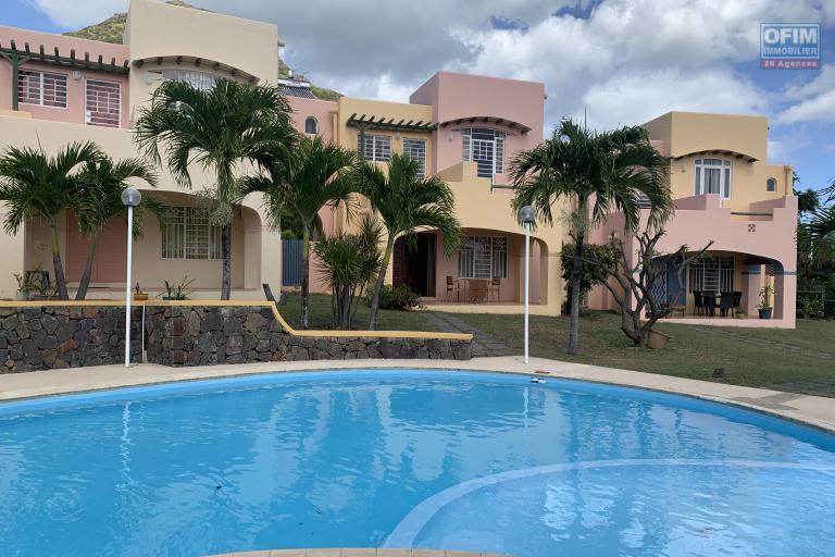 Tamarin for rent, charming 3 bedroom duplex located in a secure residence with common swimming pool and a large quiet park.