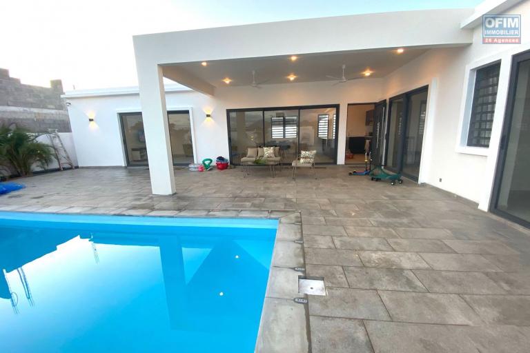 Albion for rent Beautiful is recent single storey, three bedroom villa with swimming pool located in a quiet area.