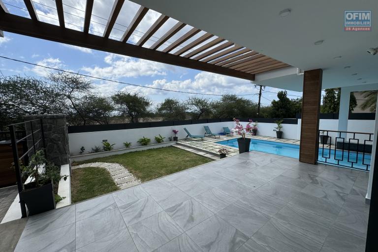 Tamarin for rent new and contemporary 4 bedroom villa with swimming pool, garage and breathtaking view.