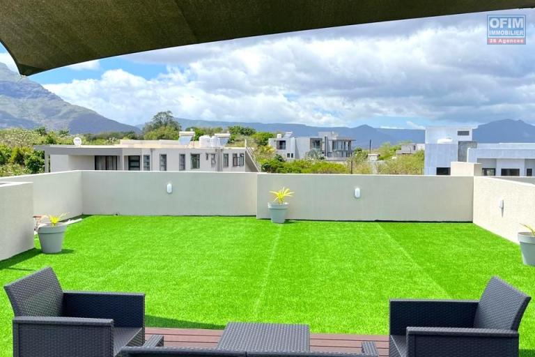  Flic en Flac for rent, magnificent and recent 3 bedroom apartment with roof terrace, breathtaking view, swimming pool and parking.