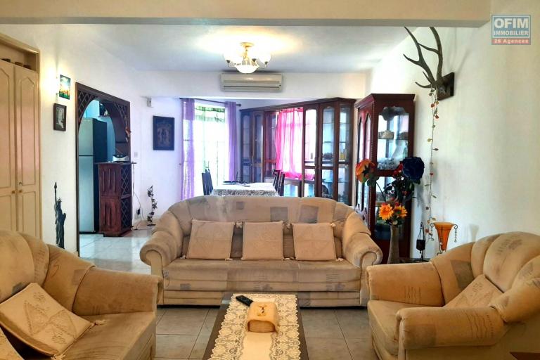 Flic-en-Flac for rent 2 bedroom apartment, located in a residential area, close to the beach and shops.