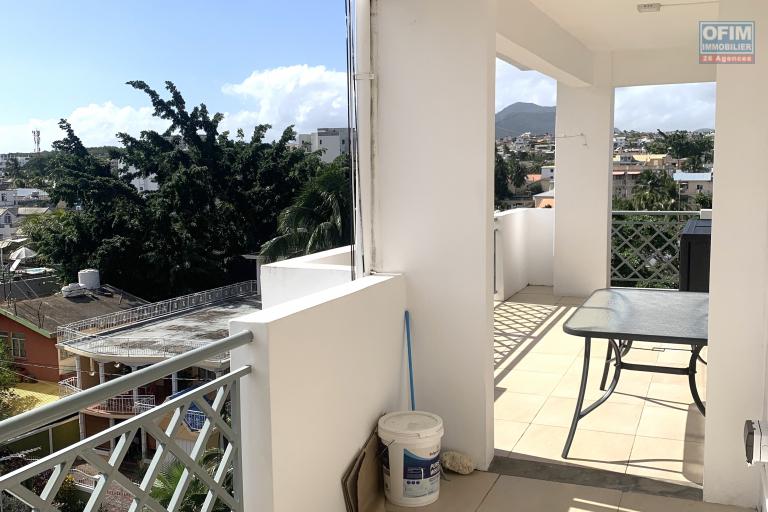  Flic en Flac for rent magnificent 3 bedroom apartment in the city center with swimming pool, elevator and covered parking.