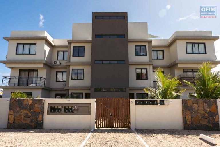 Tamarin for sale magnificent 3 bedroom apartment located in a quiet residential complex close to the beach and town center.