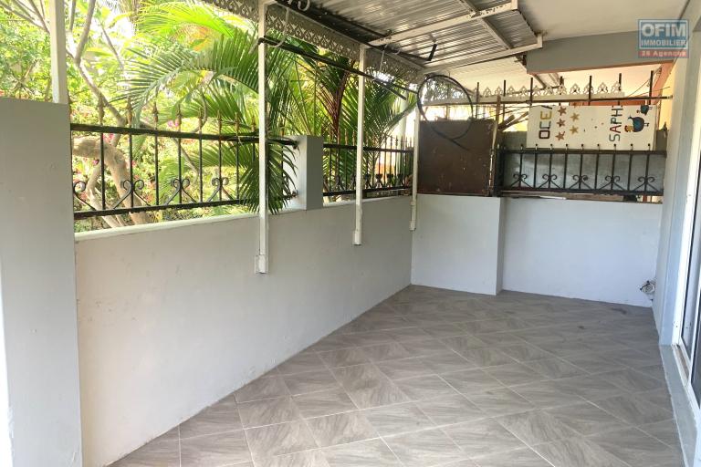  Flic en Flac for rent, pleasant renovated 2 bedroom apartment located in a quiet area and 5 minutes walk from the beach and shops.