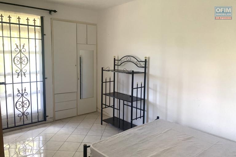  Flic en Flac for rent, pleasant renovated 2 bedroom apartment located in a quiet area and 5 minutes walk from the beach and shops.