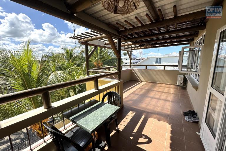 Flic en Flac for sale 2 bedroom apartment with a large terrace located on the third and last floor in a quiet area 100 meters from the beach.