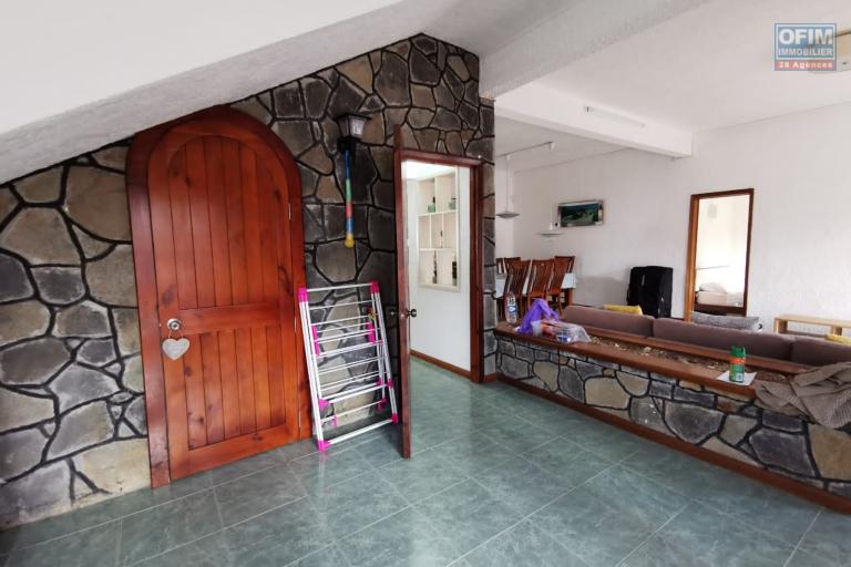  Flic en Flac for rent 3 bedroom villa with swimming pool and kiosk located in the heart of the quiet seaside resort.