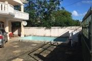 For sale 2 bedroom apartment plus office and terrace in a 4-unit house in Pereybere.