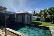 For resale a very beautiful villa accessible for purchase to foreigners and Mauritians in Cap Malheureux offering a permanent residence permit to the whole family.