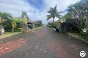 For sale a villa in a small complex of 8 villas under RES status eligible for purchase to Mauritians and foreigners with a permanent residence permit in the Grand Baie region on the north coast.