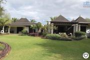 Tamarin luxurious IRS villa on a golf course 2 steps from the beach, accessible to Mauritians and foreigners.