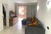 Flic En Flac, for rent, lovely three-bedroom apartment with swimming pool located in a quiet, secure residence.