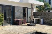 For sale very beautiful contemporary villa with PDS status eligible for purchase by foreigners with permanent residence permit for the whole family in Pereybère.