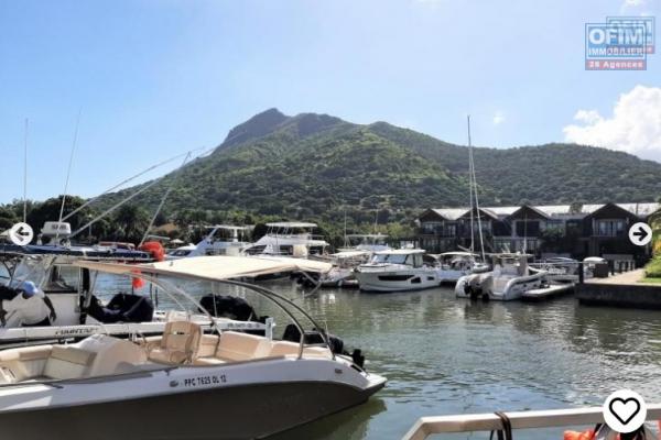 Rivière-Noire for sale comfortable 5 bedroom RES villa, right on the water, located in the only residential marina on the island, accessible to Mauritians and foreigners.