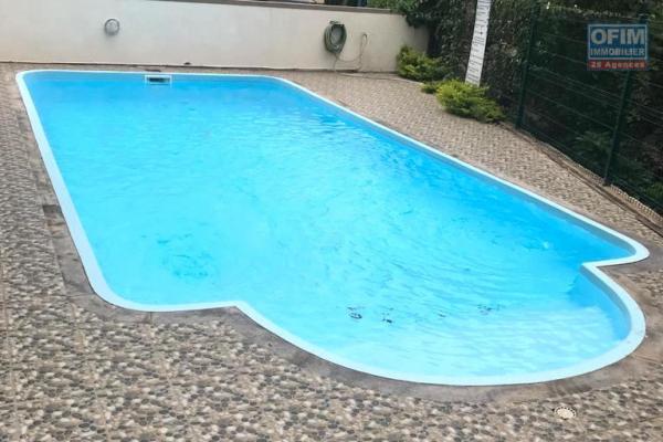 Flic en Flac for sale recent studio located in a residence with swimming pool 2 steps from the beach and shops in quiet area