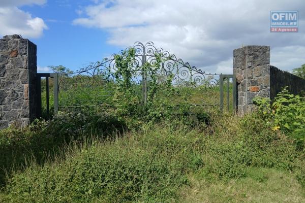 For sale a fenced plot of 466 m2 in Pereybère.