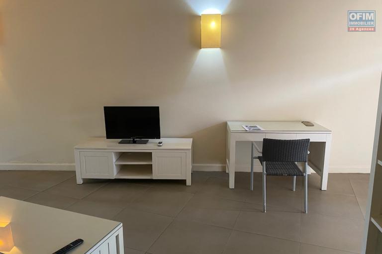 A vendre un appartement récent accessible à l’achat aux non mauriciens et aux citoyens mauriciens. Situé à 100 mètres de la plage de Trou aux Biches, à 10 mn de Grand Baie la station balnéaire de la côte nord.