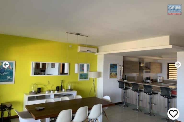 Tamarin à vendre et accessible aux étrangers, appartement de luxe 3 chambres avec une petite piscine privée, garage et store. L’appartement élégant, moderne et avec une vue époustouflante. Avec différentes facilités à proximité de la résidence