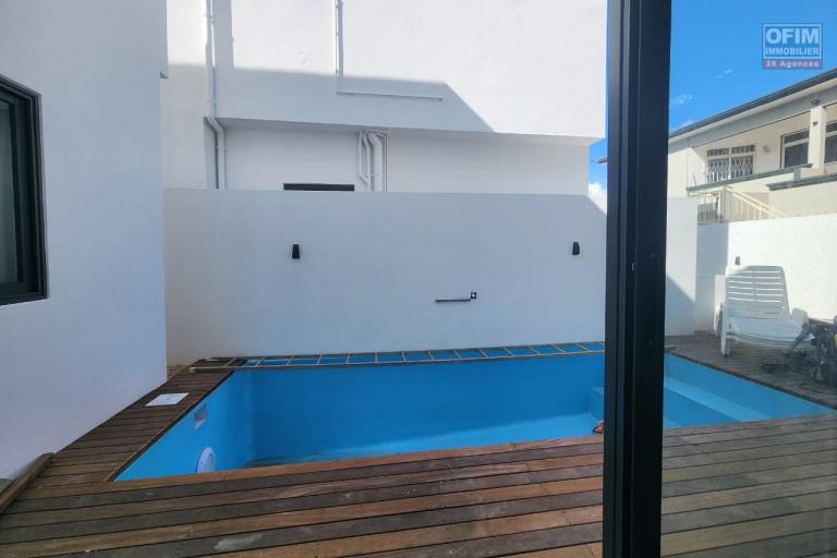 A vendre une villa neuve de 4 chambres à coucher avec piscine et proche de la plage à Pointe aux Biches.