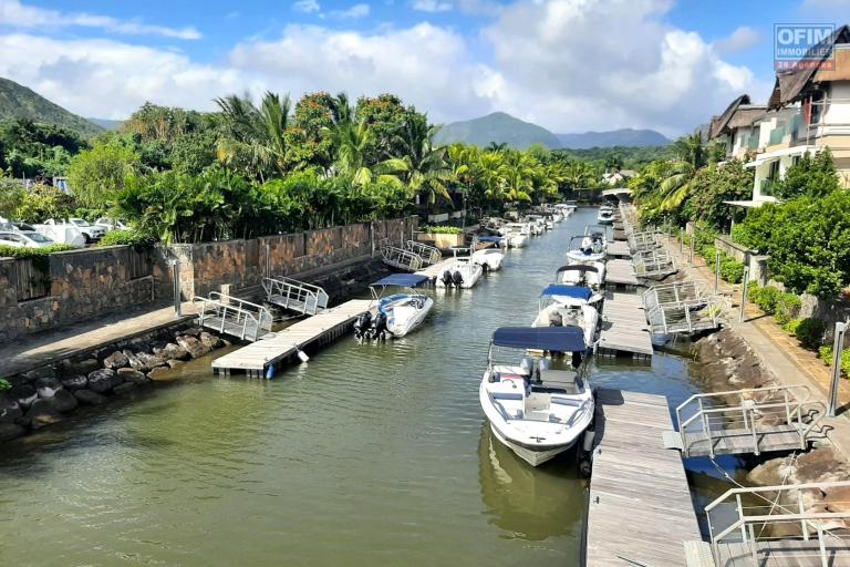 Rivière Noire à vendre superbe appartement 2 chambres avec une place d’amarrage situé à l’estuaire la seule marine à L’île Maurice.