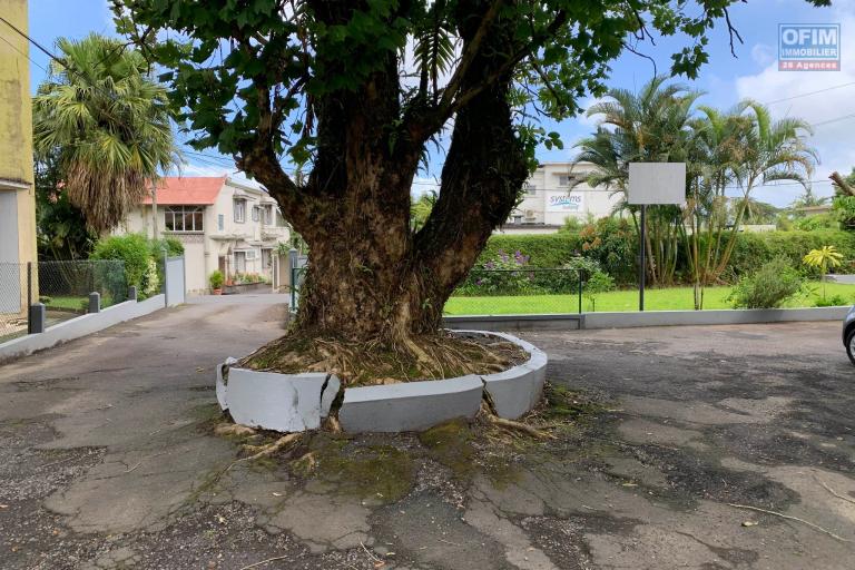 Curepipe a loué agréable appartement dans une petite copropriété au calme et proche de toutes commodités.