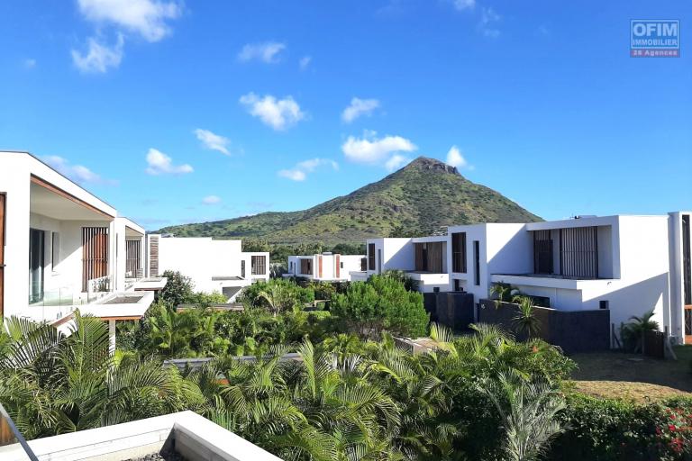 Tamarin à vendre agréable et lumineuse villa de 3 chambres à coucher, située dans un domaine résidentiel sécurisé.