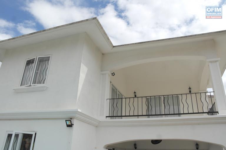 Flic En Flac à louer appartement 2 chambres avec piscine situé dans un quartier calme et résidentiel.